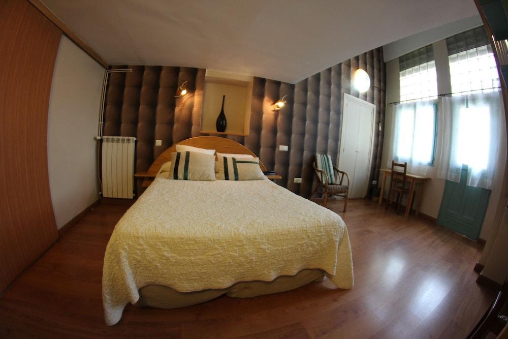 Brit Hotel Privilege Lisieux - La Villa Des Arts Εξωτερικό φωτογραφία