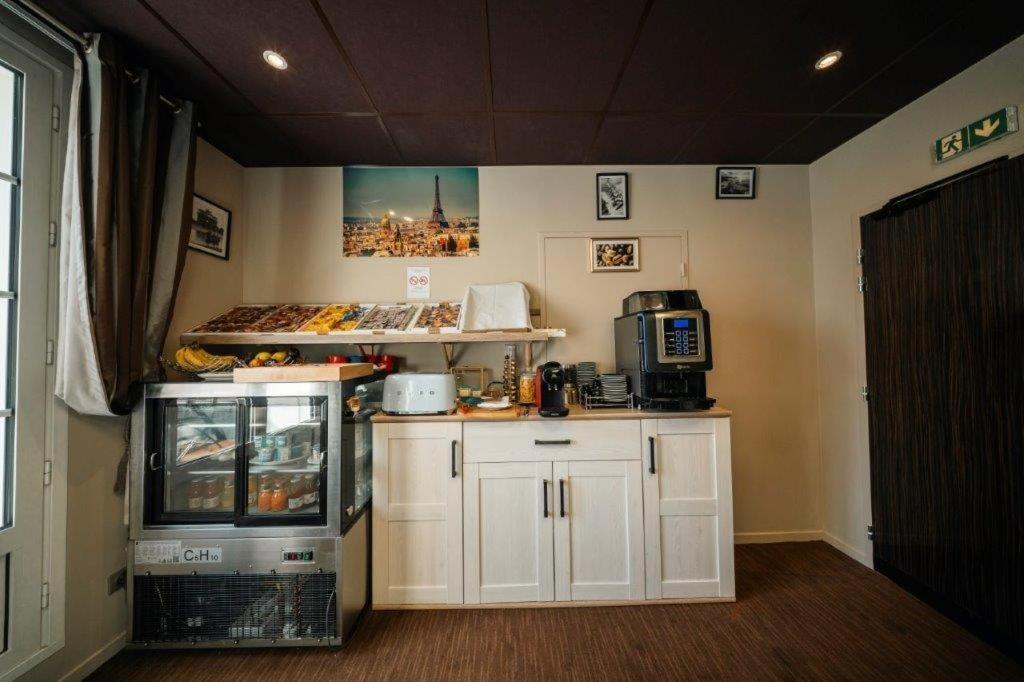 Brit Hotel Privilege Lisieux - La Villa Des Arts Εξωτερικό φωτογραφία