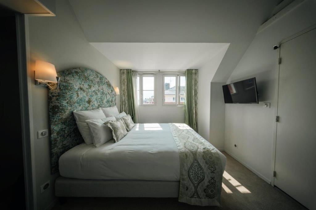 Brit Hotel Privilege Lisieux - La Villa Des Arts Εξωτερικό φωτογραφία