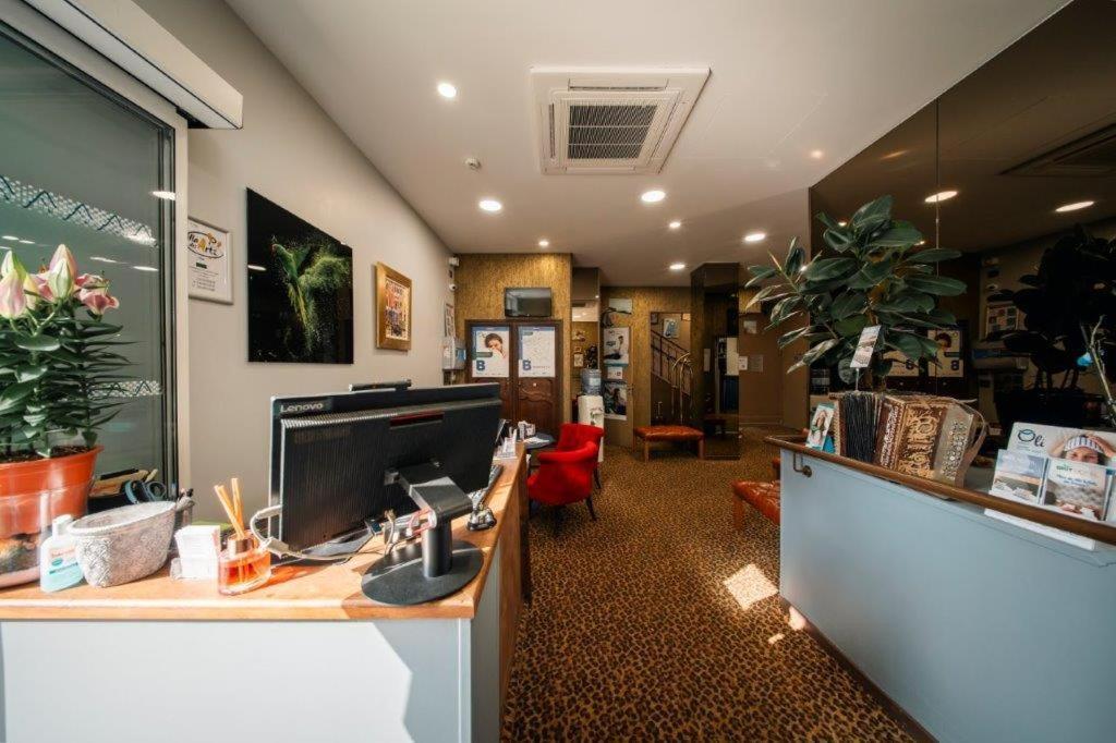 Brit Hotel Privilege Lisieux - La Villa Des Arts Εξωτερικό φωτογραφία