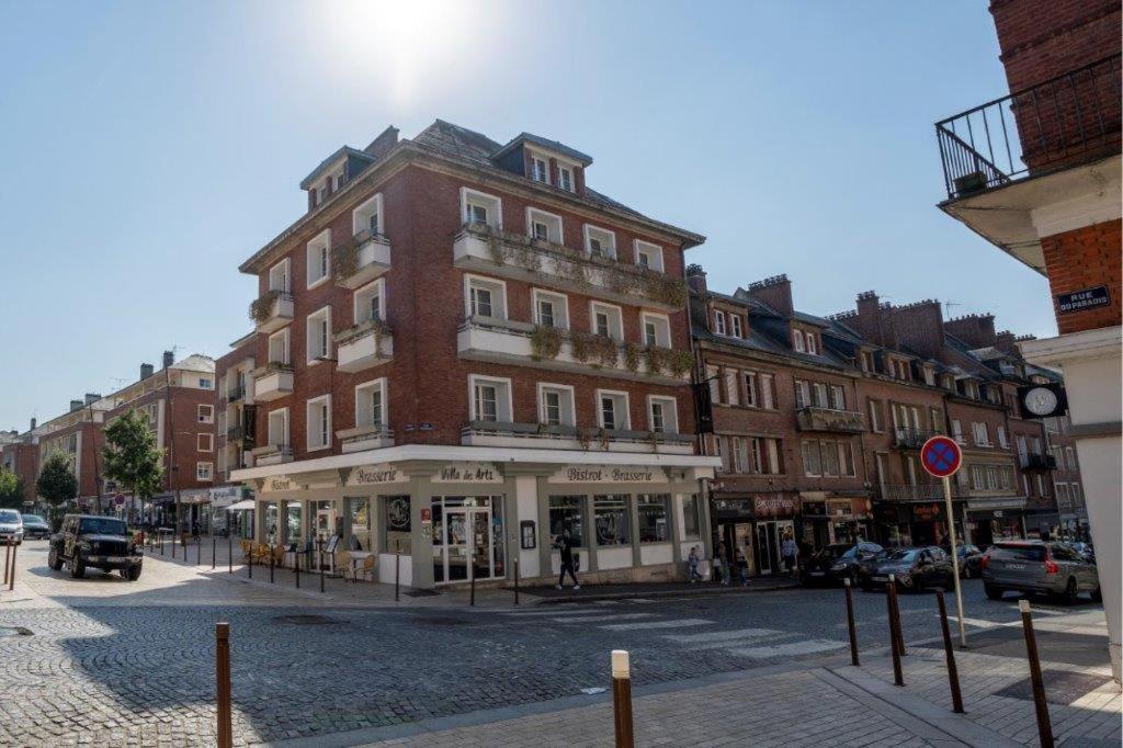 Brit Hotel Privilege Lisieux - La Villa Des Arts Εξωτερικό φωτογραφία