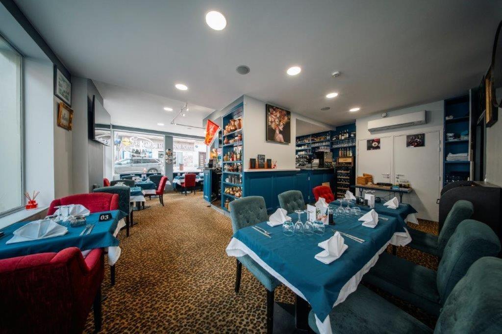 Brit Hotel Privilege Lisieux - La Villa Des Arts Εξωτερικό φωτογραφία
