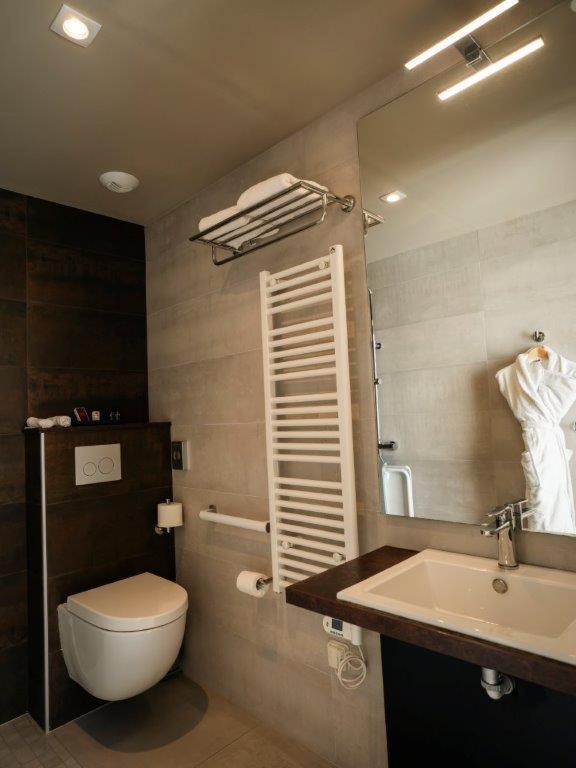 Brit Hotel Privilege Lisieux - La Villa Des Arts Εξωτερικό φωτογραφία