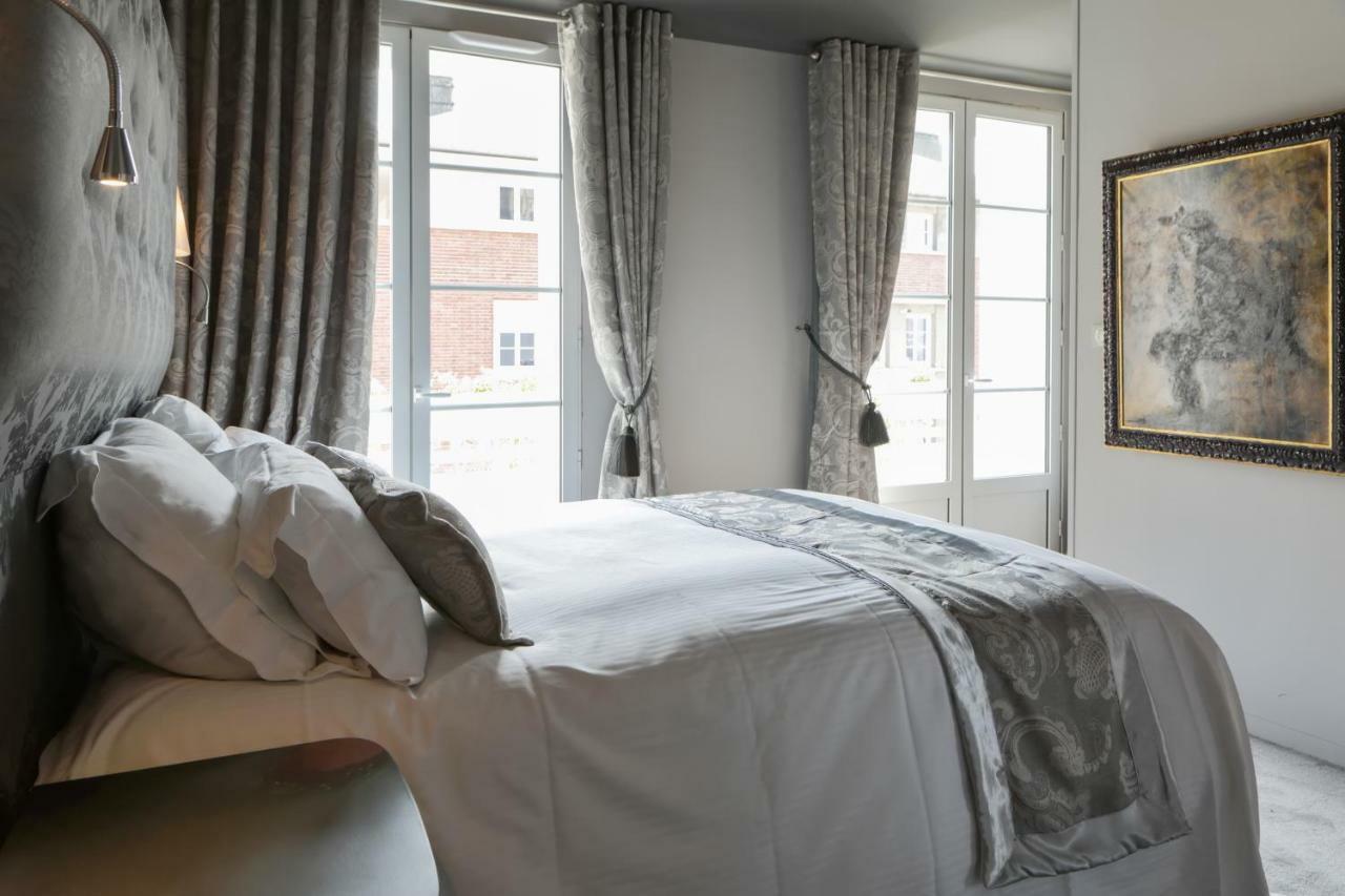 Brit Hotel Privilege Lisieux - La Villa Des Arts Εξωτερικό φωτογραφία