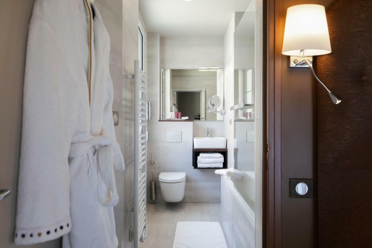 Brit Hotel Privilege Lisieux - La Villa Des Arts Εξωτερικό φωτογραφία