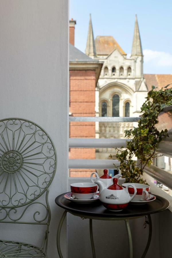 Brit Hotel Privilege Lisieux - La Villa Des Arts Εξωτερικό φωτογραφία
