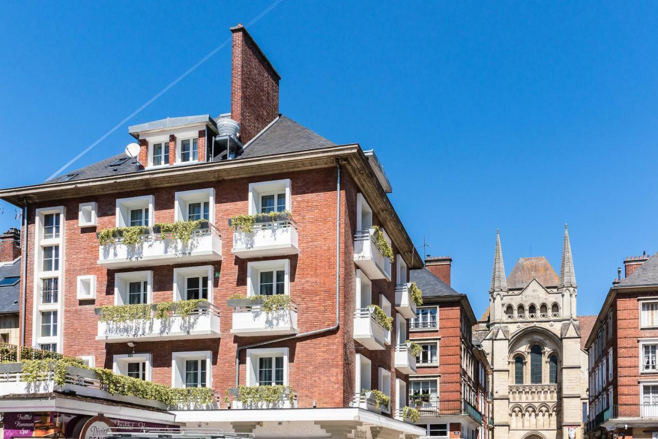 Brit Hotel Privilege Lisieux - La Villa Des Arts Εξωτερικό φωτογραφία