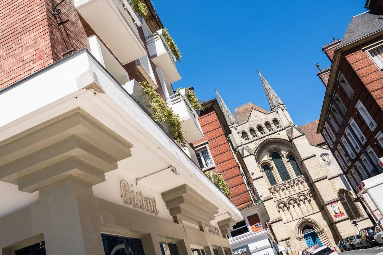 Brit Hotel Privilege Lisieux - La Villa Des Arts Εξωτερικό φωτογραφία