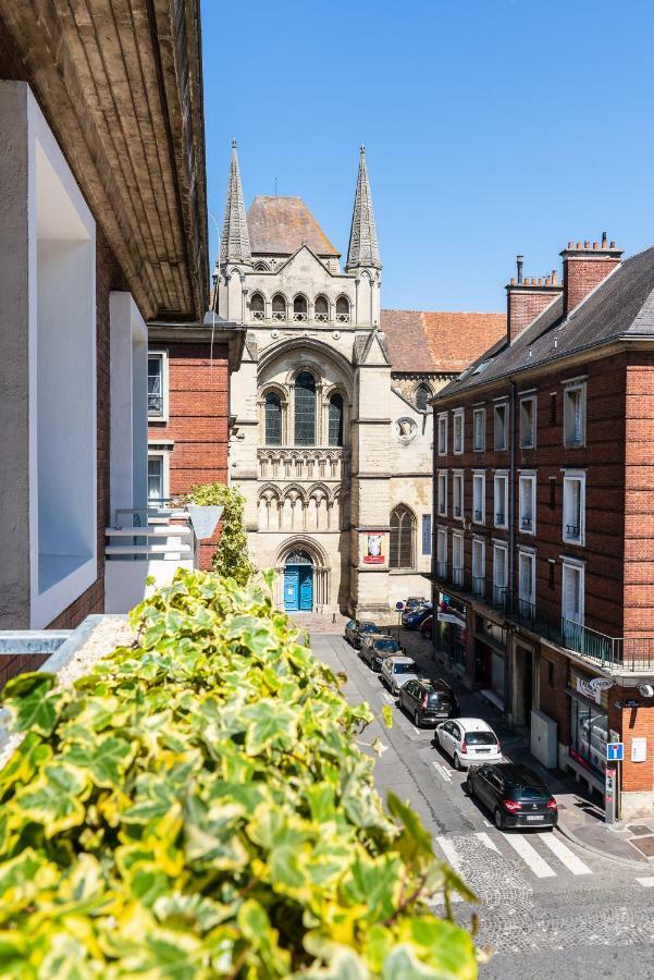 Brit Hotel Privilege Lisieux - La Villa Des Arts Εξωτερικό φωτογραφία