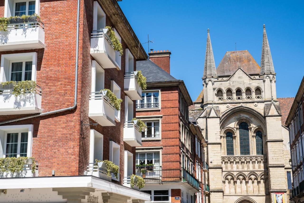 Brit Hotel Privilege Lisieux - La Villa Des Arts Εξωτερικό φωτογραφία