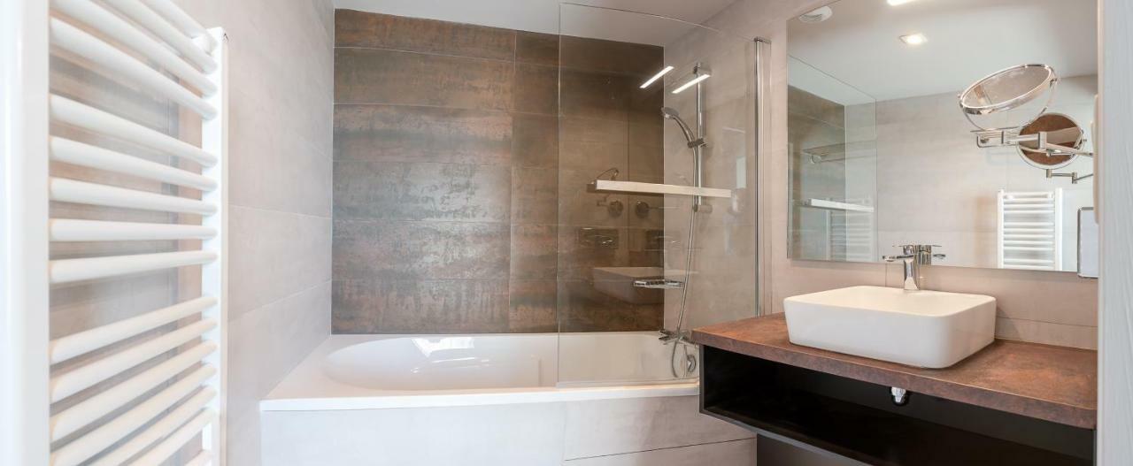 Brit Hotel Privilege Lisieux - La Villa Des Arts Εξωτερικό φωτογραφία